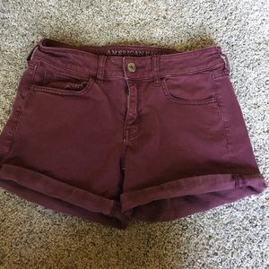 Mid rise burgundy American Eagle shorts